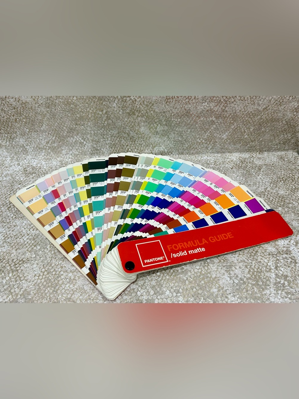 Pantone Formula Guide Solid Matte Fourth Edition Color Fan Deck 9781590650646